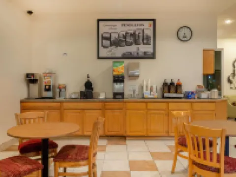 Super 8 by Wyndham Pendleton ペンドルトンのホテル