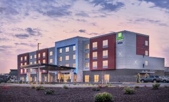 Holiday Inn Express & Suites Salem North - Keizer