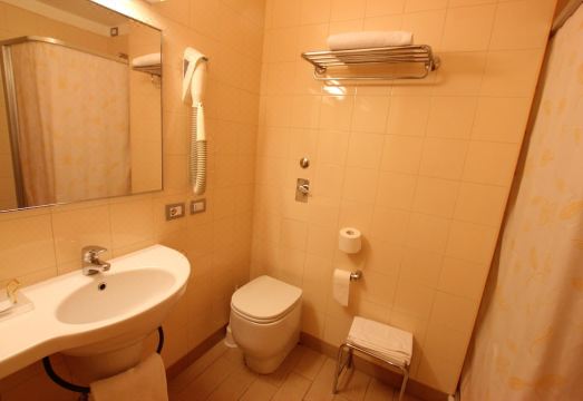 4. 스칼라티 호텔 ..