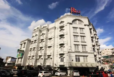 Rio City Hotel Отели рядом с достопримечательностью «Kolam pemancingan pak Latif»