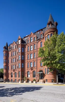 Hotel Brexton, Trademark Collection by Wyndham Các khách sạn gần Coppin State University