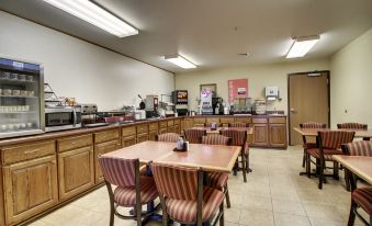 Oak Hill Inn & Suites