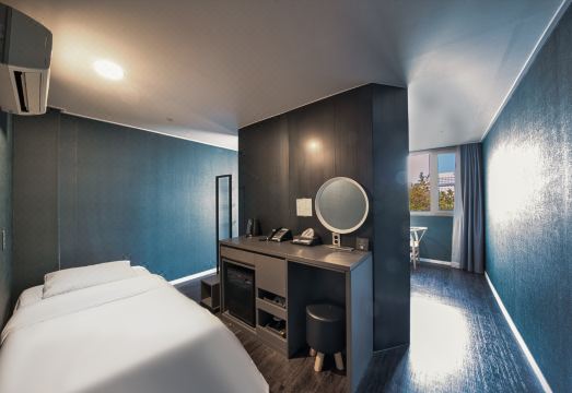 2. 부티끄호텔 영 ..