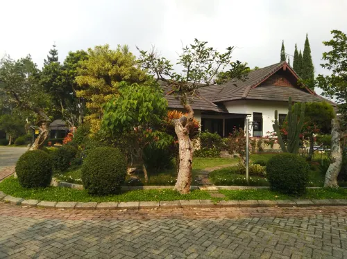 The Osaka House Villa Kota Bunga by Citrus House