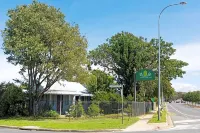 Canberra Ave Villas Hotels in Queanbeyan West