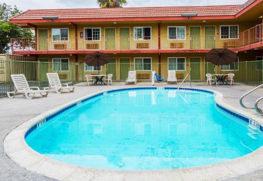 3. 나이츠 인 산 ..