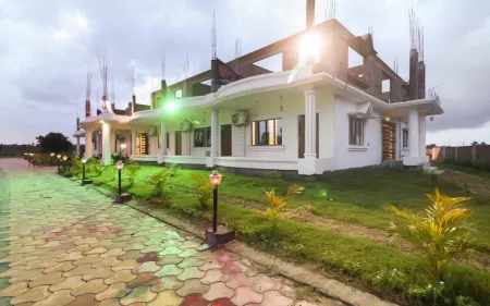 The Gharana Hotel and Resort Отели рядом с достопримечательностью «Amar Kutir Shantiniketan»