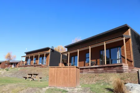 Lakes Edge Holiday Park