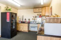 Econo Lodge Inn & Suites Kalispell - Glacier National Park Gateway - breakfast