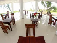 Dickwella Beach Hotel - parking
