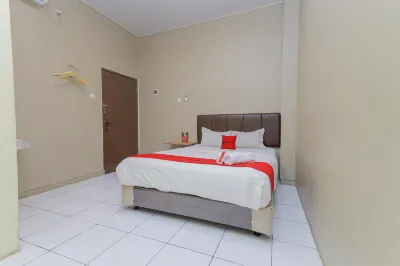 RedDoorz Near BG Junction Surabaya Hotels in Bubutan