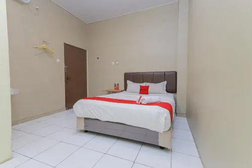 RedDoorz Near BG Junction Surabaya