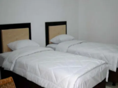 Sinar Tambolaka Hotel di Radamata