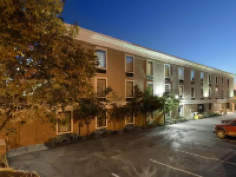 La Quinta Inn & Suites by Wyndham Jamestown Hotels in Chautauqua County