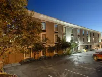 La Quinta Inn & Suites by Wyndham Jamestown Hotels in Jamestown