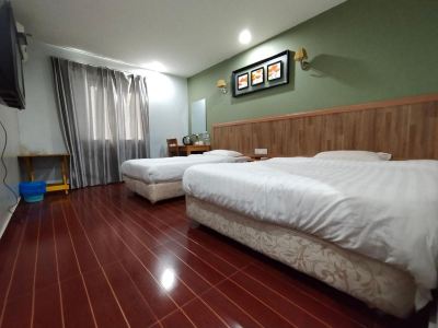 OYO 90248 Kapitan Inn