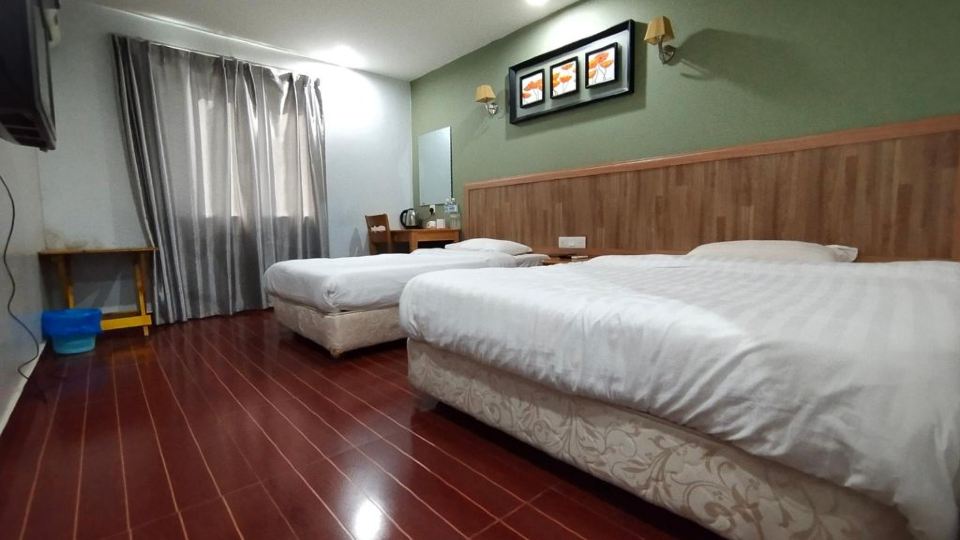 OYO 90248 Kapitan Inn