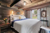 Gorgeous Barn Cabin 10Min from Main St!