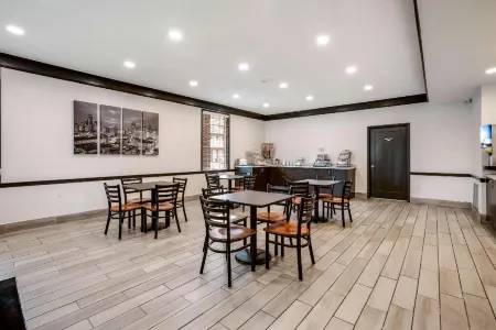 Travelodge by Wyndham Canton/Livonia Area, MI