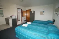Cedar Lodge Motel Hotels in Wulguru
