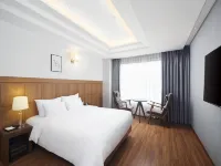 Lion Hotel Hotels near Seomyeon