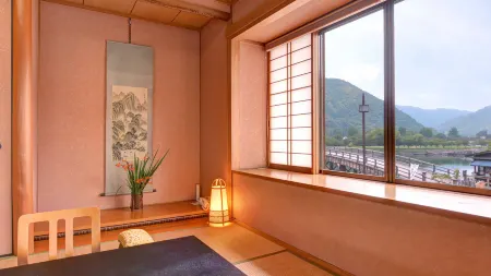 Kappo Ryokan Shiratame Ryokan Отели в г. Ивакуни