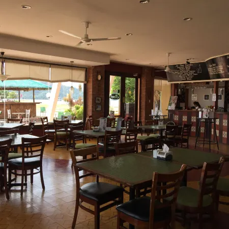 Coron Gateway Hotel & Suites