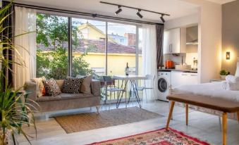 Invigorating Studio Flat Near Kordon in Alsancak