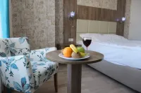 Karat Ayseli Otel فنادق في Mezetli