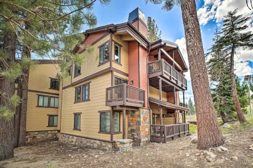 Luxe Village Home by Gondola, Shops & Restaurants! - bar
