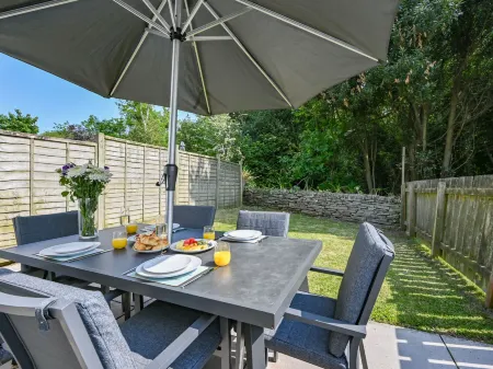 Sea Breeze Отели рядом с достопримечательностью «Historic Port of Charlestown»