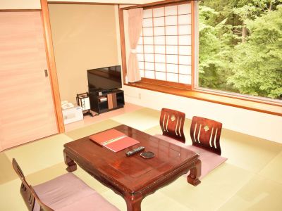 令和３年・リニューアル和室（林側） ホテル花月園の写真