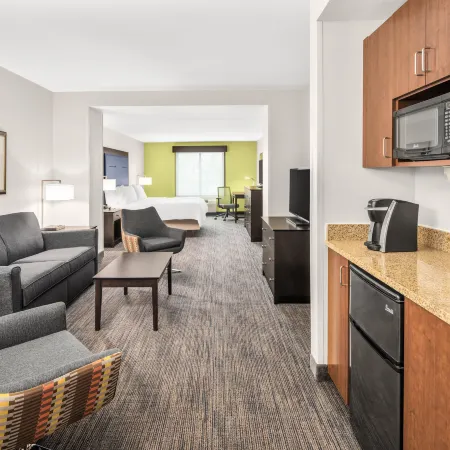 Holiday Inn Express & Suites WILMINGTON-NEWARK by IHG