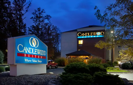 索內斯塔簡約套房-克利夫蘭北奧姆斯特德機場