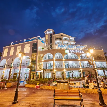 Ilmare Byeonsan Resort Отели рядом с достопримечательностью «Аквапарк Byeonsan Aqua World»
