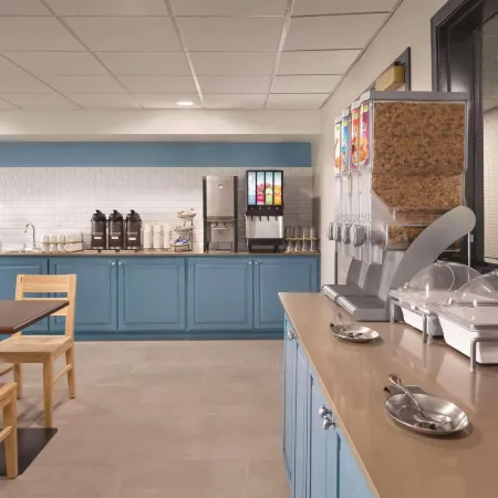 Country Inn & Suites by Radisson, Pella, IA