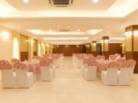 Hotel Dolphin Grand Hotels in Varanasi