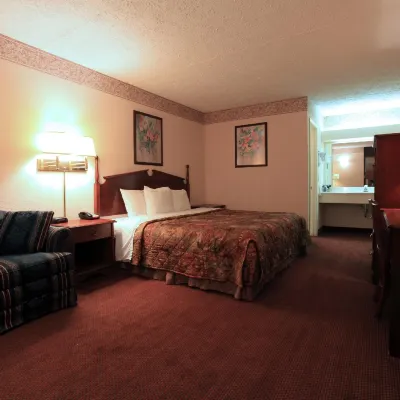 Americas Best Value Inn North Capital Отели рядом с достопримечательностью «Торговый центр Triangle Town Center»