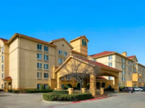 La Quinta Inn & Suites by Wyndham DFW Airport South / Irving Hotels in Irving