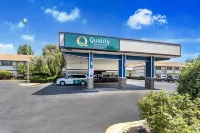 Quality Inn & Suites Medford Airport Hotel di 