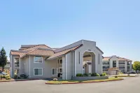 Country Inn & Suites by Radisson, Vallejo Napa Valley, CA Hotels near Boutique Classique