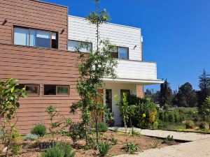 Family House with Jacuzzi, Stove, Garden and Chicken Coop