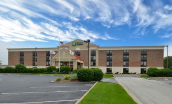 Holiday Inn Express Crestwood - Housity