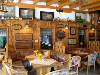 Landhotel Goldener Becher Отели в г. Калленберг