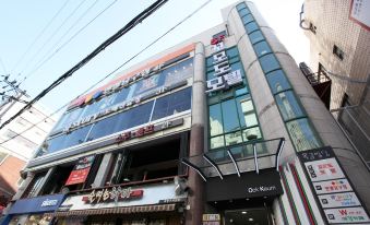 4. 꼬모도 모텔..