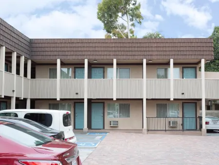 Costa Mesa Inn - Newport Beach Area