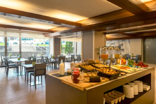 HF Tuela Ala Sul Отели рядом с достопримечательностью «Synagogue Kadoorie - Mekor Haim»