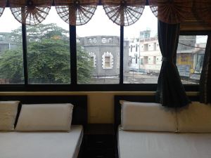 Hotel Madhav