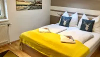 Traumhaft schöne Wohnung mit See- und Gebirgsblick Hotels in 