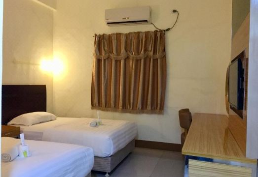 호텔 내부의 편의 공간 (예: 복도 또는 작은 라운지)